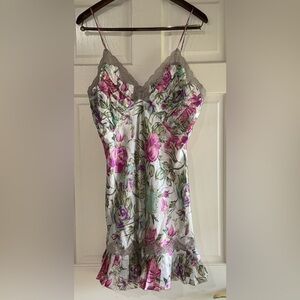 VTG 80’s Victoria’s Secret Gold Label Lace Detail Slip Dress Large Pleated Women